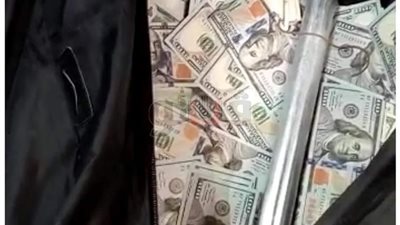 ضبط راكب بحوزته 42 ألف دولار أمريكي بمطار القاهرة