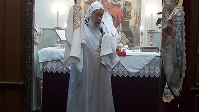 ١٥ صورة ترصد ترأس الأنبا شاروبيم للقداس الإلهي بكنيسة العذراء بقنا