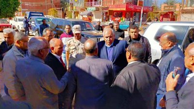 محافظ الوادى الجديد يوجه بتخصيص أرض لإنشاء سوق تجاري بموط