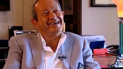 «ساويرس» مهنئًا المصريين بعيد الأضحى: الساحل ولا الجونة؟