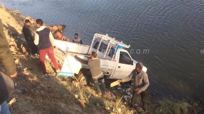 مصرع سائق انقلبت سيارته بترعة بالسنطة (صور)