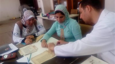 تفاصيل ترميم كتب تراثية ومخطوطات ووثائق نادرة بجامعة الإسكندرية