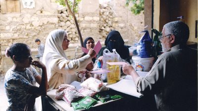 أهالي قنا يشتكون غياب السلع التموينية