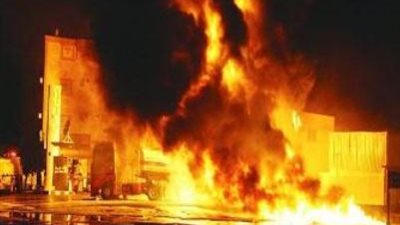 حريق بمبنى السينما القديم بطوخ والنيران تمتد لـ5 منازل مجاورة