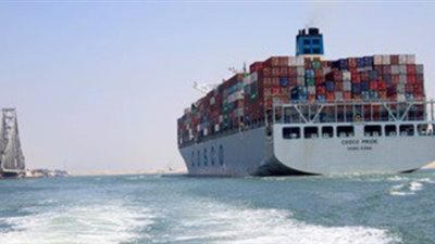 عبور 64 سفينة لقناة السويس بحمولة 4.4 ملايين طن