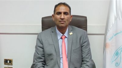 رئيس جامعة أسوان يعتذر عن إهانة الأهالي ووصفهم بـ«الكلاب»