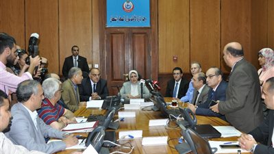 وزيرة الصحة تترأس غرفة الأزمات لمراجعة تأمين احتفالات 30 يونيو
