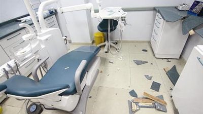 شخص يعتدي على أطباء 