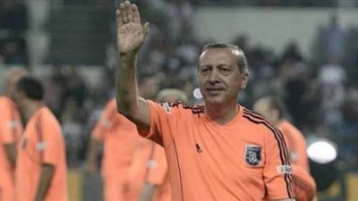 رؤساء داخل المستطيل الأخضر.. «أردوغان» يحرز الأهداف على طريقة «مرجان أحمد مرجان».. رئيس فنزويلا خط دفاع خلف «مارادونا».. زعيم بوليفيا ينضم لنادي «سبورت بويز»