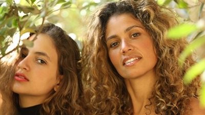 مشاهير دافعوا عن حرية أبنائهم في التصرف.. أحدثهم زوجة عمرو دياب (فيديو)