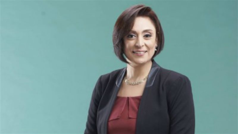 الإعلامية مني عراقي