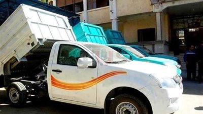 بالصور.. وصول 3 قلابات نظافة لدعم محلية أخميم في سوهاج