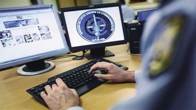 «10 دول تراقب مواقع التواصل».. «أمريكا» تحلل الرسائل.. «بريطانيا» تفرض قوانين للمراقبة والتجسس.. «السعودية» تحظر 400 ألف موقع.. عقوبات وغرامات بقطر.. والإمارات 