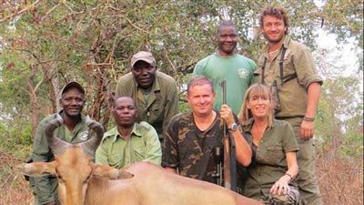 زوجان يبيعان ممتلكاتهما بسبب صورهما في تنزانيا