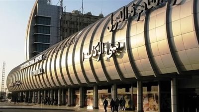 مطار القاهرة يستقبل ١٤ مصريا مرحلا من أمريكا وإيطاليا