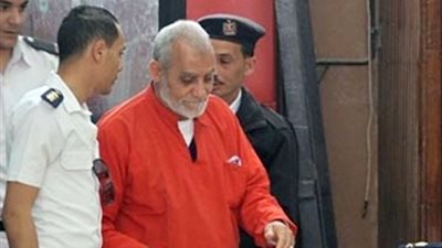 استكمال المرافعة بمحاكمة بديع و46 آخرين في «اقتحام قسم شرطة العرب»