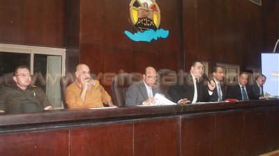 بالفيديو والصور.. مجلس تنفيذي الفيوم يناقش مشكلات الري والصرف