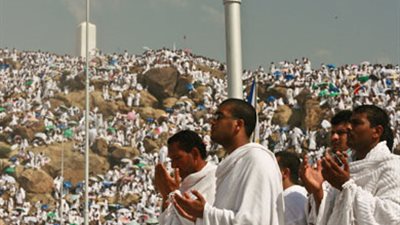 «الشركات السياحية» تحذر من «إجلاء» الحجاج بسبب انتهاء صلاحية «التأشيرات»