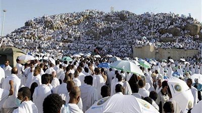 أزمة تأشيرات الحج الاحتياطية بالسياحة.. رانيا المشاط تتنازل عن 300 تأشيرة.. 700 طلب على مكتب الوزيرة.. أعضاء غرفة السياحة يطالبون بتطبيق القرار الوزاري.. و«العليا للحج»: نرفض الاستثناءات