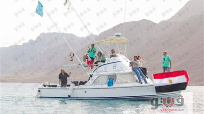 بالصور.. السفير البريطاني يكرم السباح عمر حجازي: مصر غنية بالموهوبين