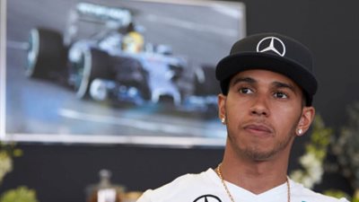 «هاميلتون» يفوز بسباق جائزة بريطانيا الكبرى للسيارات