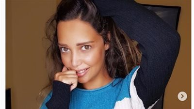 راندا حافظ تحتفل بعيد ميلاد عمرو دياب على طريقتها الخاصة (صور)