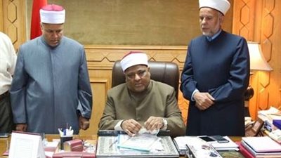 وكيل الأزهر يعتمد نتيجة الشهادة الثانوية.. «شومان»: ارتفاع نسب النجاح عن العام الماضي مؤشر جيد.. 43 ألف طالب يؤدون امتحانات الدور الثاني.. هاني حرب: تسجيل رغبات الناجحين الأسبوع المقبل