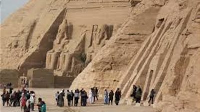 «إخطار الأمن».. أزمة جديدة تهدد السوق السياحي.. «السياحة والآثار» تشترطان إبلاغهما بتحركات الوفود.. قطاع الخدمات الخاسر الأكبر.. والنحلة: «الإلكترونية» تمثل ٣٠٪ من عائدات