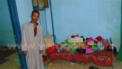 بالصور.. قصة بائع «ترمس» عثر على 50 ألف جنيه وأعادها لأصحابها بقنا