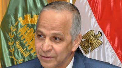 محافظ القليوبية يبحث إدخال المرافق إلى المنطقة الاستثمارية ببنها