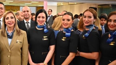 وزيرة السياحة تشيد بالخدمات المقدمة على طائرة الأحلام