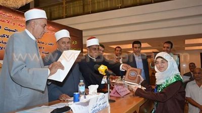 بالصور.. المنيا الأزهرية تكرم الأولى على الجمهورية بالإعدادية
