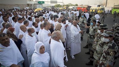 بالصور.. الصحف الأجنبية: مشهد ملايين الحجاج فوق عرفة لا يصدق