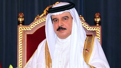 ملك البحرين يستقبل الرئيس الفلسطيني في قصر الصخير
