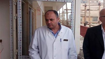 تفاصيل الاعتداء على مدير مستشفى هليوبوليس.. زوج ممرضة صفعه على وجهه في الأسانسير.. والعاملون بالمستشفى هربوا الجاني.. اعتذر عن المنصب وطلب العودة للتأمين الصحي بعد إهانته.. ووزير الصحة يحقق في الواقعة