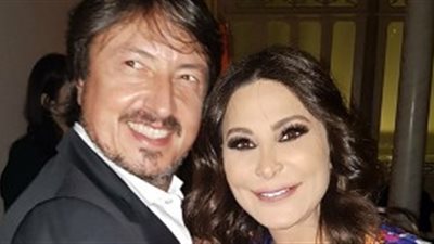 إليسا تنشر صورة مع «جيانفيتو روسي» أشهر مصمم أحذية