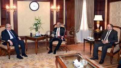 أزمة ريجيني تتصدر اجتماع رئيس الوزراء بالسفير الإيطالي.. شريف إسماعيل: حريصون على التعاون مع روما لكشف الملابسات رغم تورط عدة أطراف في الجريمة.. كانتيني: القاهرة تعاملت بشفافية كاملة لتسوية القضية