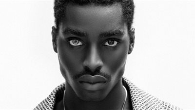 بالصور.. صورة لمجرم بلون عيون مختلفة تجعله عارض أزياء عالمي