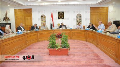 وزير الإسكان يمهل مسئولي المياه 24 ساعة لحل مشكلات محطة 