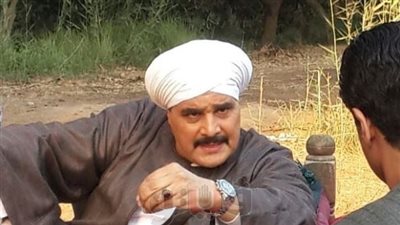 مجدي كامل في كواليس تصوير «البيت الكبير» بدهشور (صور)