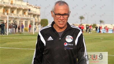 كوبر يتمسك بالعودة لفندق الإقامة عقب مواجهة أوغندا