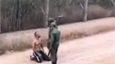 جزائري يخترق الحدود المغربية احتفالا بفوز محاربي الصحراء في كان 2019 (فيديو)