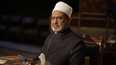 في لفتة إنسانية.. الإمام الأكبر يتصل هاتفيا بـ طالبة طب الأسنان للاطمئنان عليها