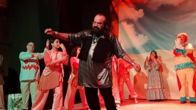 أبو الليف في العرض المسرحي لـ«كينج كونج» (صور)