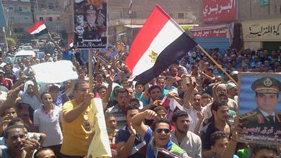 الجارديان: شعبية «السيسي» في اختبار مبكر مع رفع الأسعار