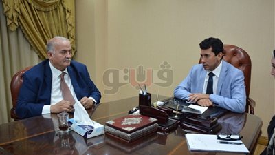 وزير الرياضة يبحث مع «تنمية المشروعات الصغيرة» خلق فرص عمل جديدة (صور)