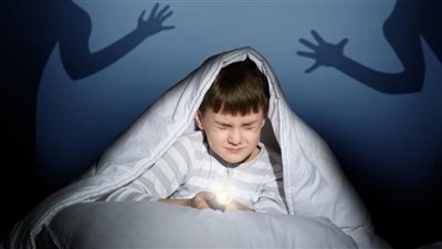 طبيب نفسي: كوابيس طفلك انعكاس لتجارب مخيفة في الواقع