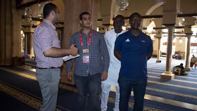 رئيس الجهاز الفني لمنتخب بنين يزور الجامع الأزهر (صور)