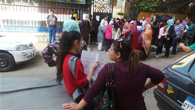 والدة طالبة: نظام البوكليت في مصلحة الطلاب