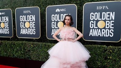 صوفيا كارسون تفتتح السجادة الحمراء بإطلالة مبهرة بحفل جولدن جلوب (صور)